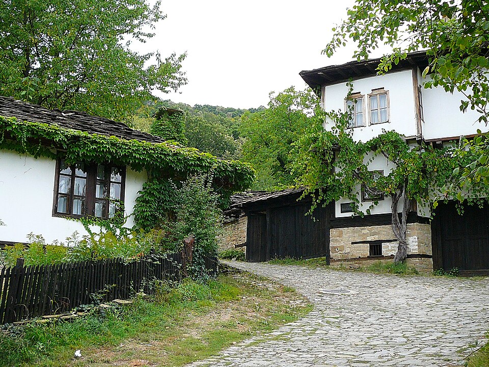 Fayl:Bozhentsi E333.jpg