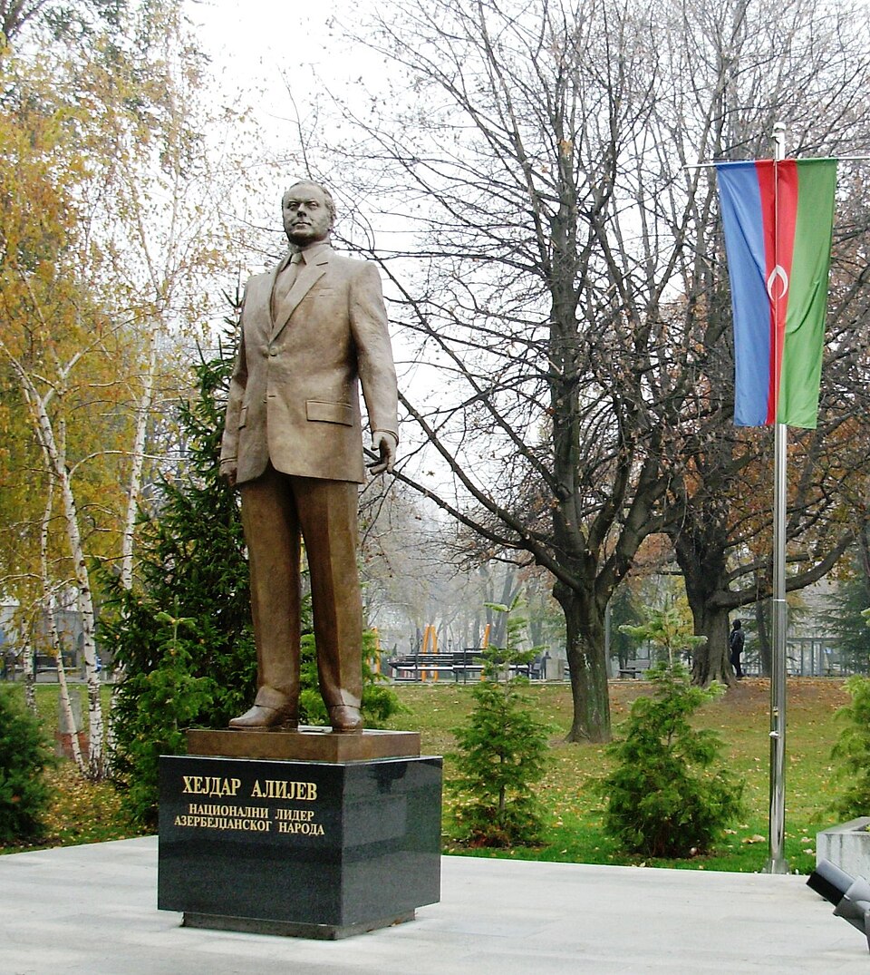 Fayl:Hajdar Alijev.JPG