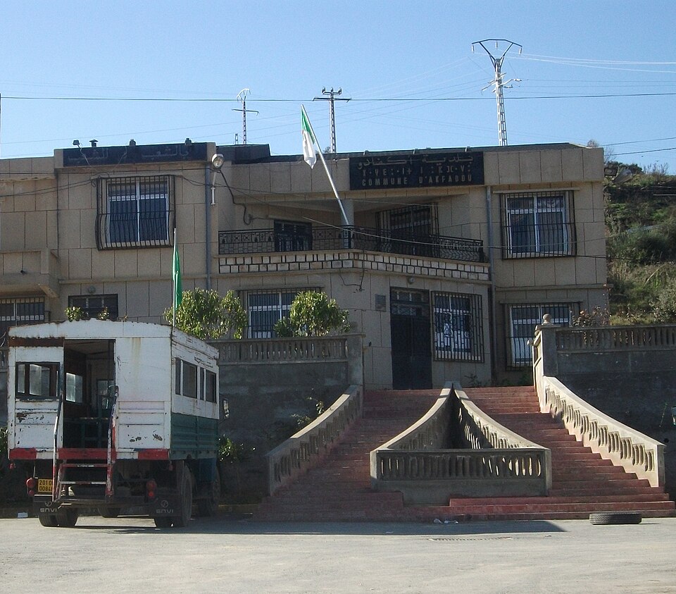 Fayl:Mairie d'Akfadou.jpg
