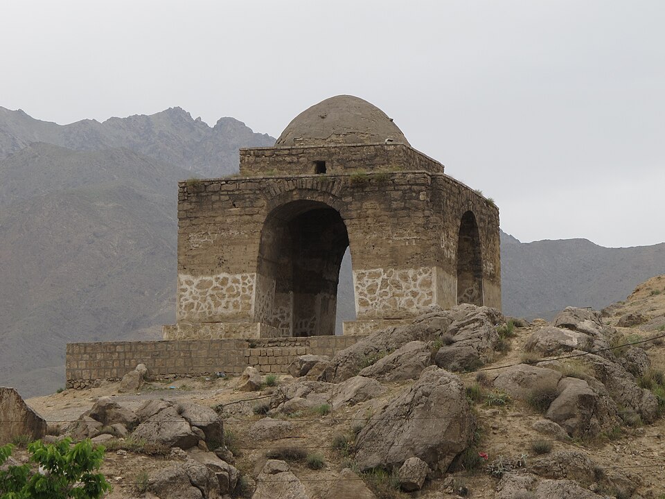 Fayl:Niasar Fire Temple.jpg