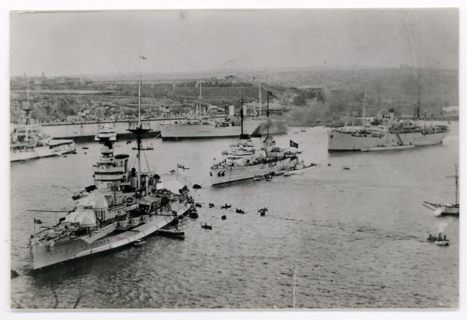Fayl:Turkish fleet in Malta 1936.jpg
