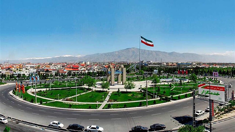 Fayl:Andisheh city freedom Sq.jpg