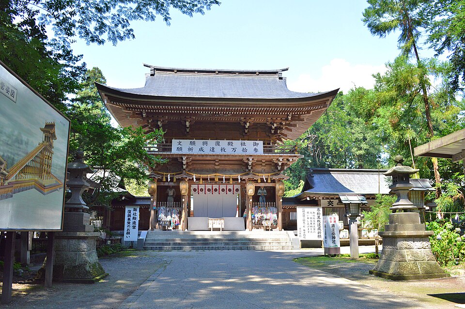 Fayl:Isasumi-jinja roumon.JPG
