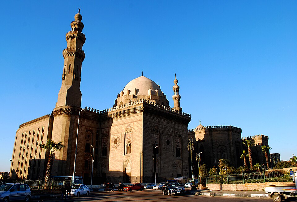 Fayl:Madrassa of Sultan Hassan.jpg