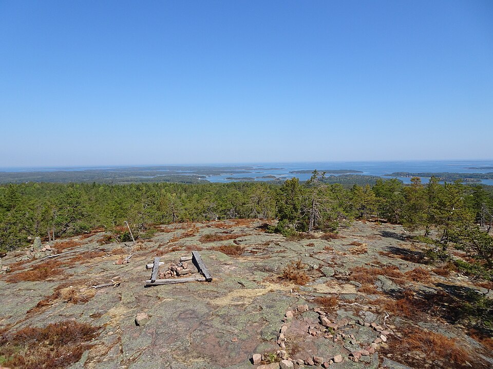 Fayl:Orrdalsklint july 2018.jpg