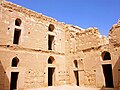 Xarona qasri ichidagi hovli