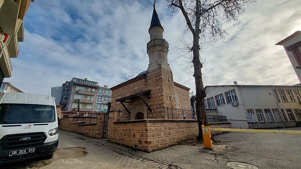 Fayl:Sarıcapaşa Camii 2025.jpg