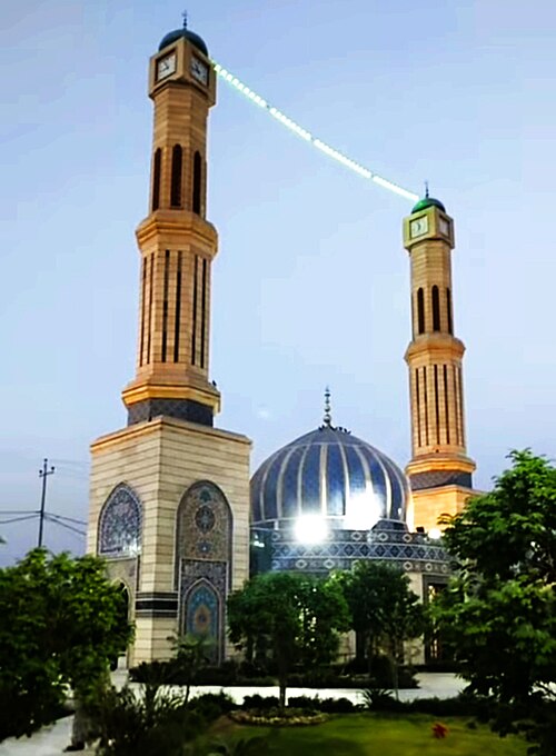 Fayl:Al-Hamra Mosque Morning.jpg