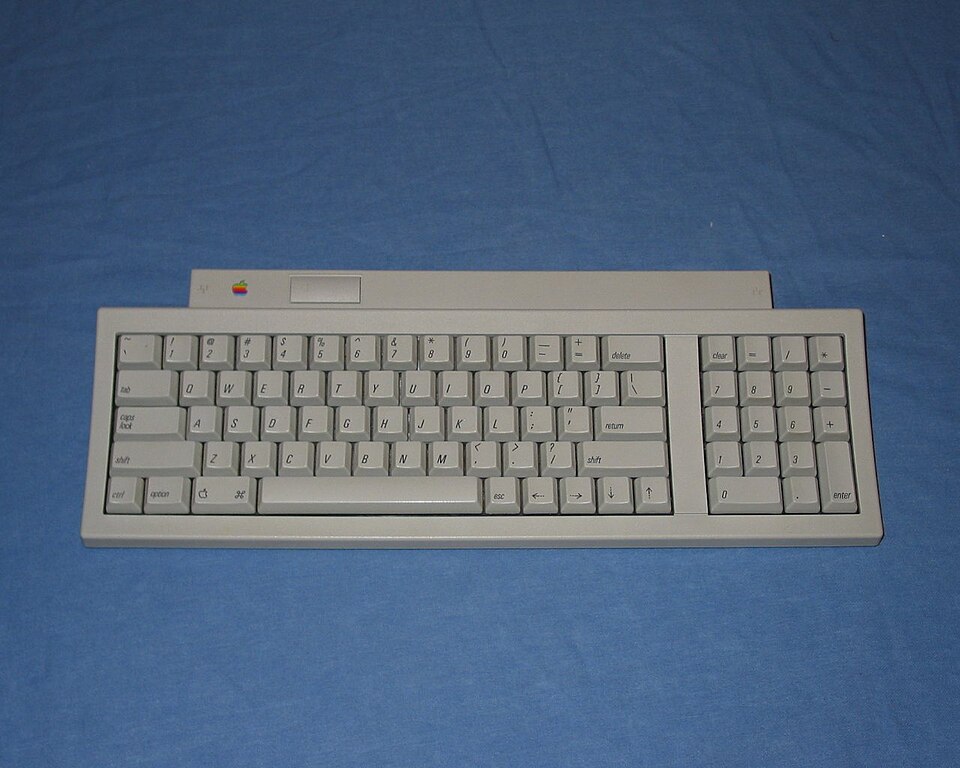 Fayl:Apple Keyboard II.jpg
