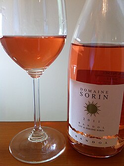 Anʼanaviy atirgul vinolari.