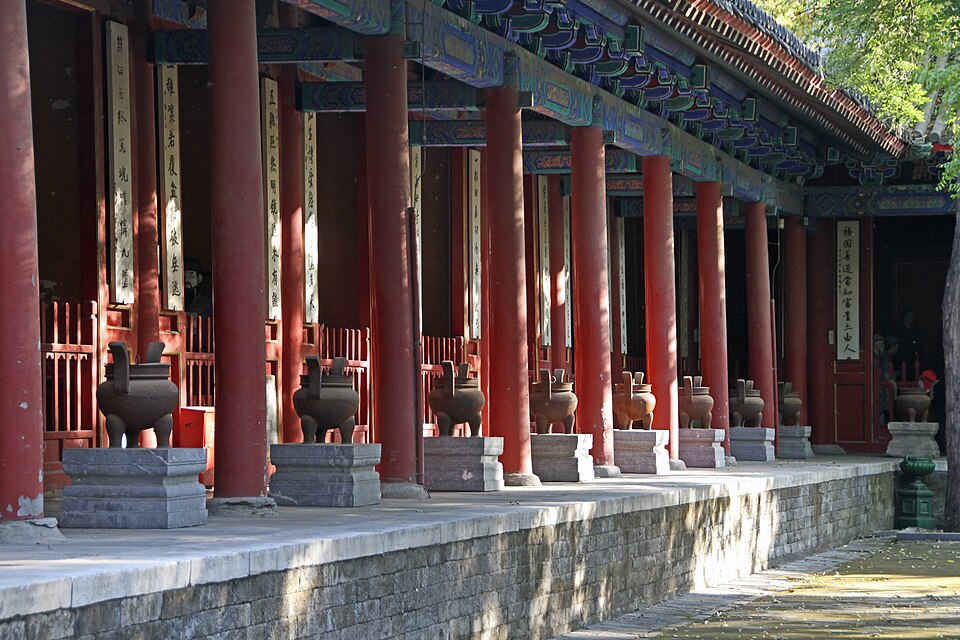 Fayl:Beijing-Dao-Tempel Dongyue-054-Hall of wealth-gje.jpg