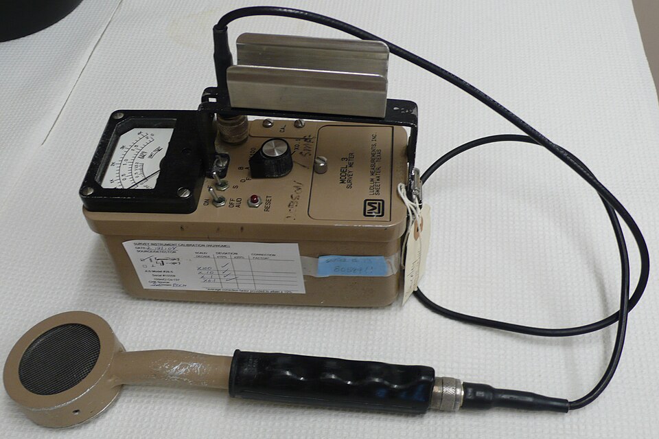 Fayl:Geiger counter 2.jpg