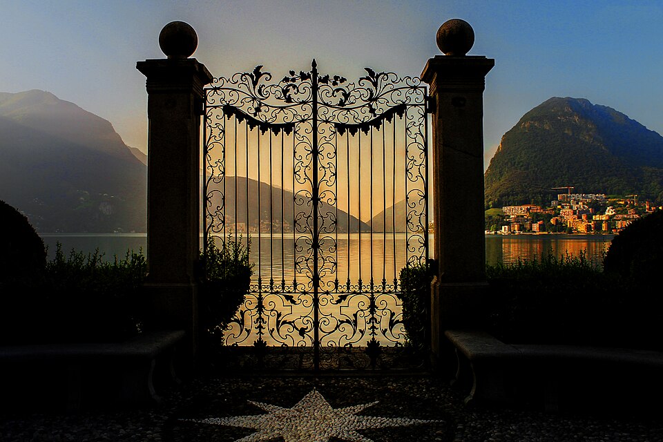 Fayl:I cancelli del lago.jpg