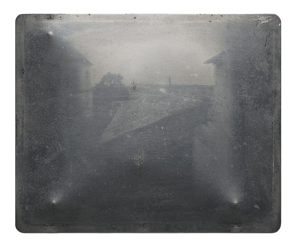 Fayl:Niépce Heliograph 1827 Le Gras.jpg