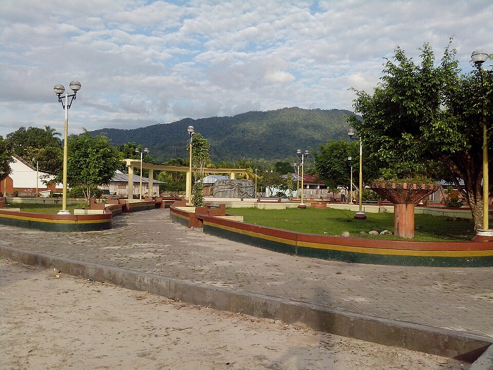 Fayl:Plaza Balsapuerto.jpg