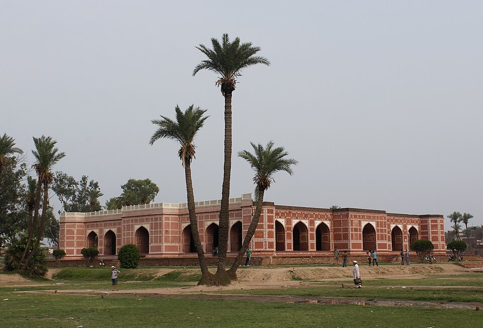 Fayl:Tomb of Nur Jahan.jpg
