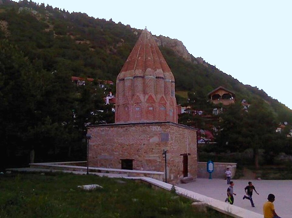 Fayl:Tomb of Seydi Mahmut.jpg