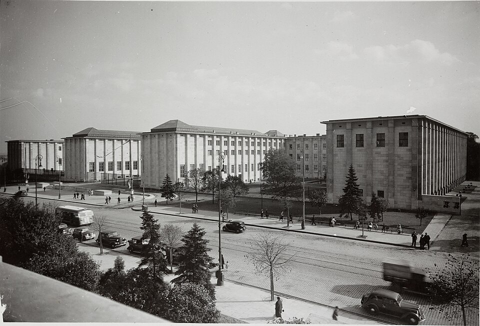 Fayl:Warsaw 1938.jpg