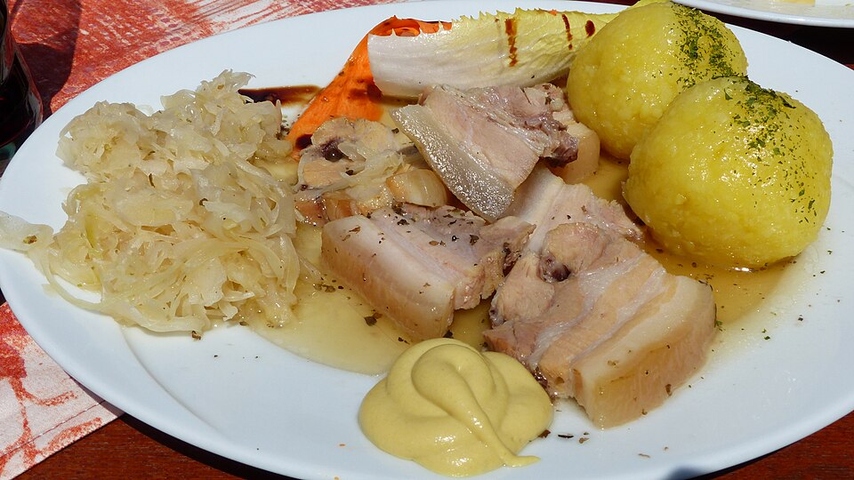 Fayl:Wellfleisch Sauerkraut Klöße (2).jpg