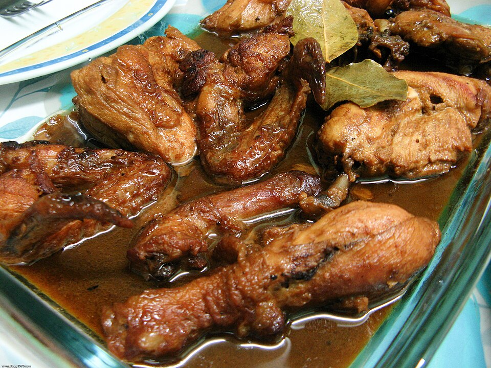 Fayl:Chicken adobo.jpg