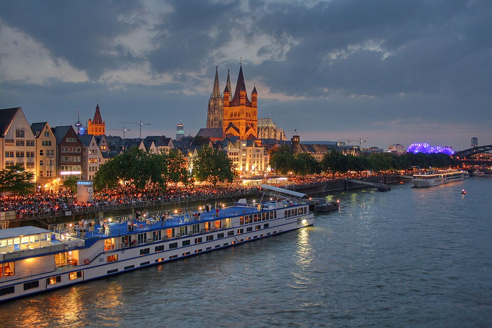 Fayl:EKT-2007-Koeln-Altstadt.jpg