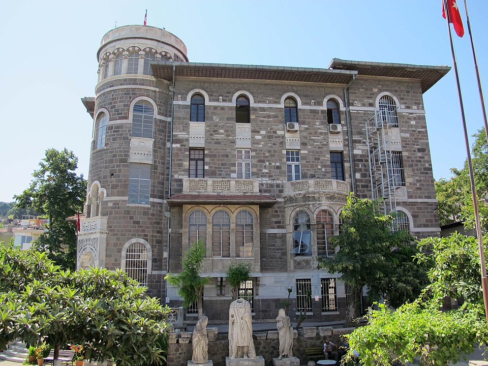 Fayl:Izmir, museo etnografico, esterno.JPG