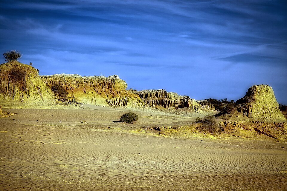 Fayl:Lunettes at Mungo National Park.jpg