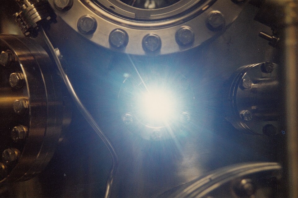 Fayl:SynchrotronLight.jpg