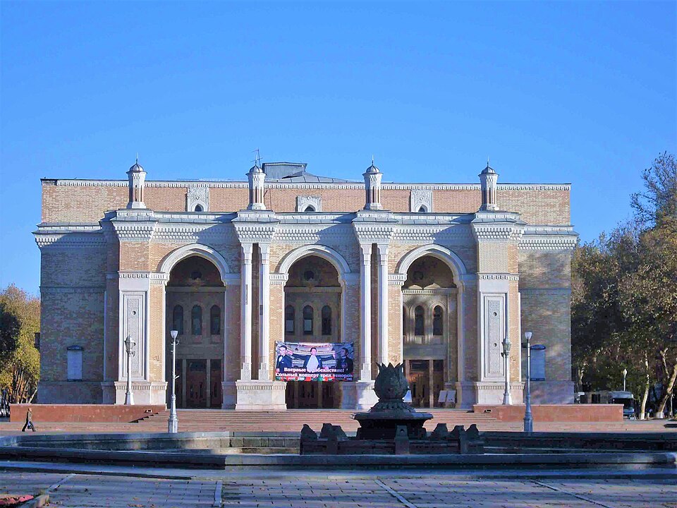 Fayl:Theatre Alisher Navoi.JPG