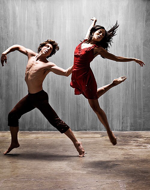 Fayl:Two dancers.jpg
