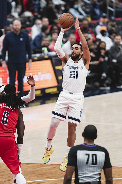 Fayl:Tyus Jones 2021.jpg