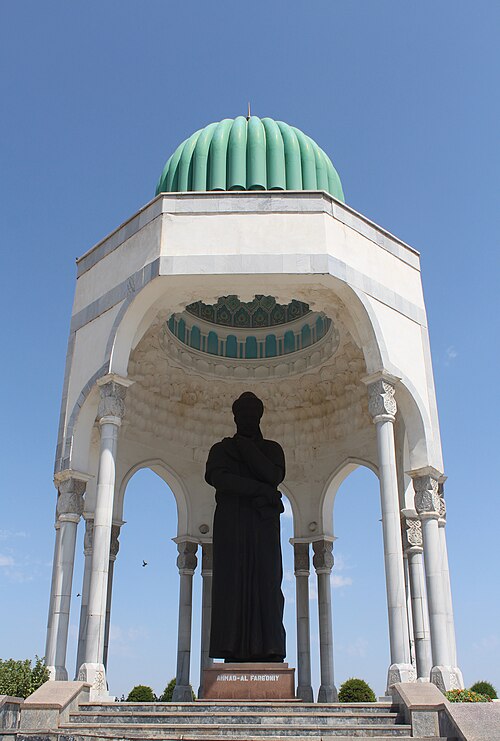 Fayl:Ahmad Al-Fargʻoniy haykali (Quva shahri).jpg