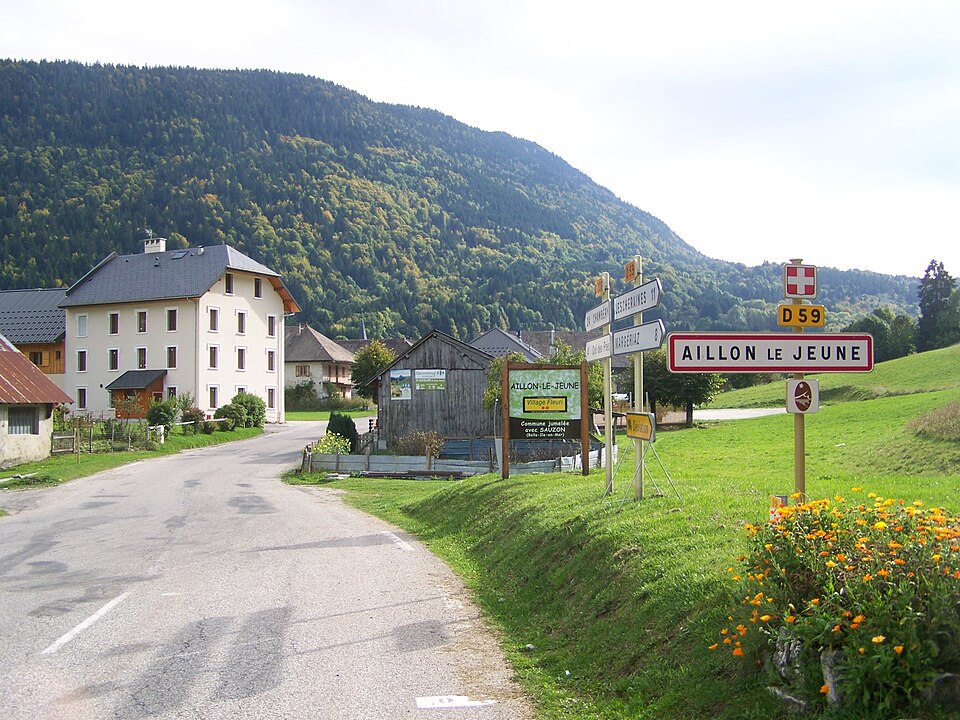 Fayl:Aillon-le-Jeune (Savoie).JPG