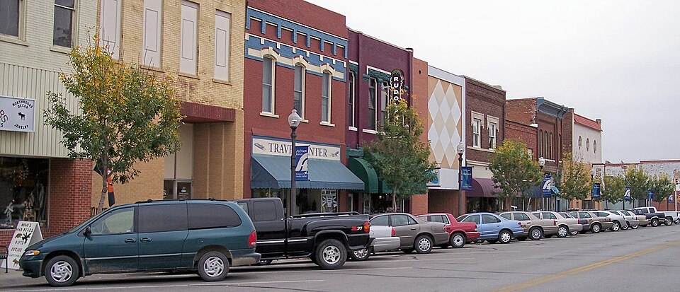 Fayl:Atchison Kansas Commercial Street.jpg