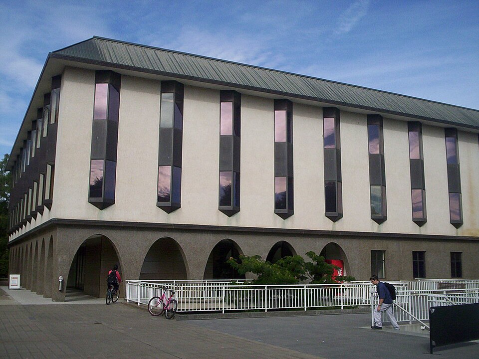 Fayl:Chifley library at anu.JPG