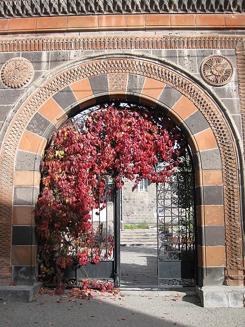 Fayl:Museum Hovhannes Shiraz.jpg