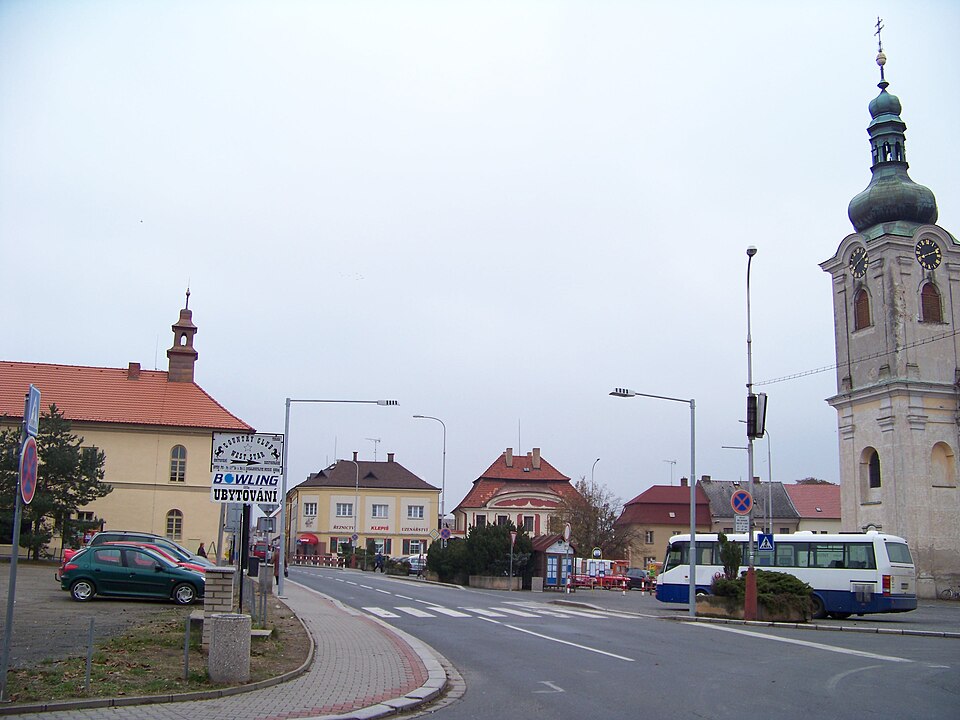 Fayl:Uhlířské Janovice, Václavské náměstí (01).jpg