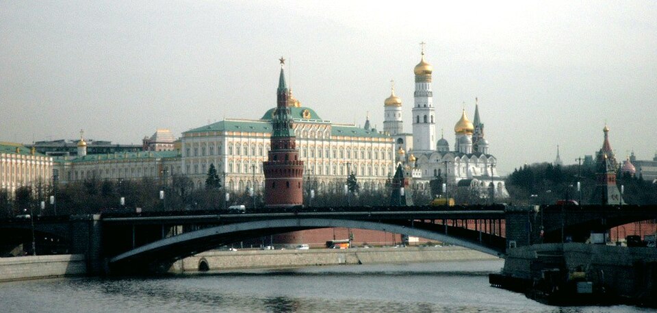 Fayl:2003-04-18 Moscow Kremlin.jpg