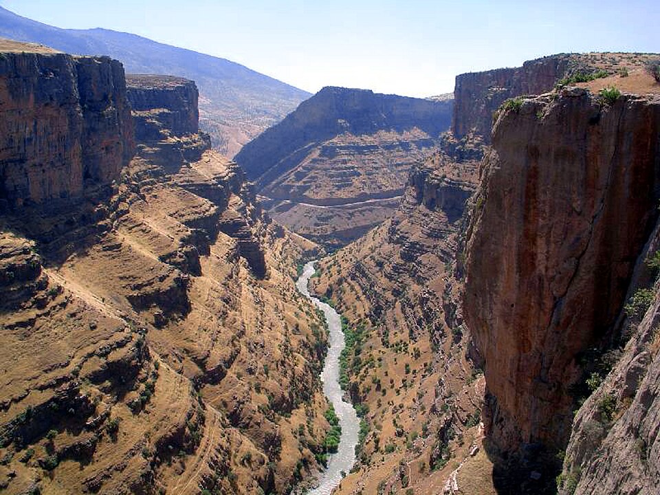Fayl:Canyon, north eastern Kurdistan.jpg