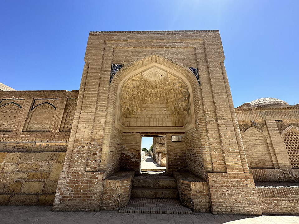 Fayl:Khoja Sa'd Khazira.jpg