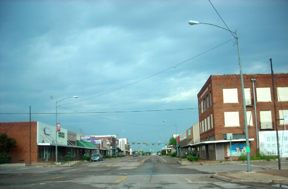 Fayl:Olney02 shops.jpg