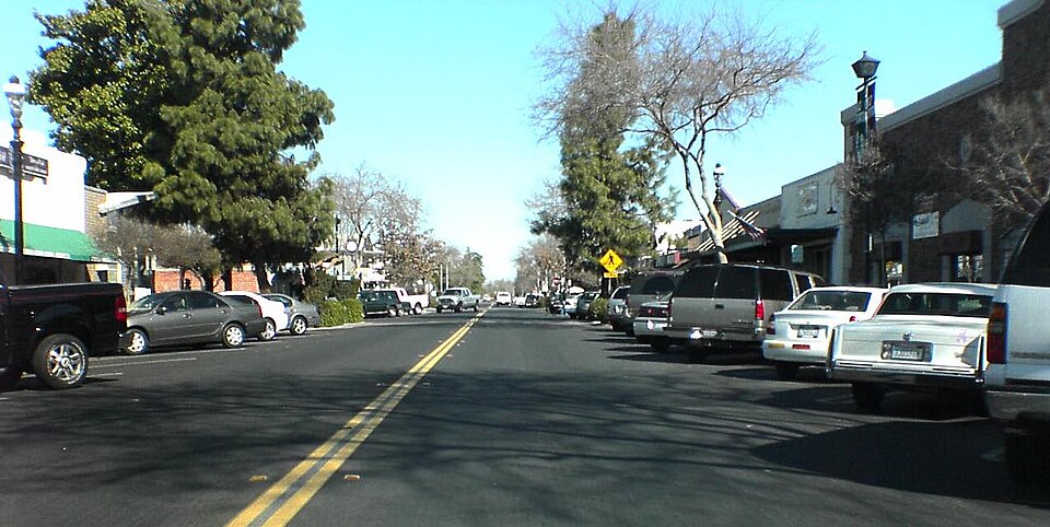Fayl:Pollasky Ave. Clovis.JPG