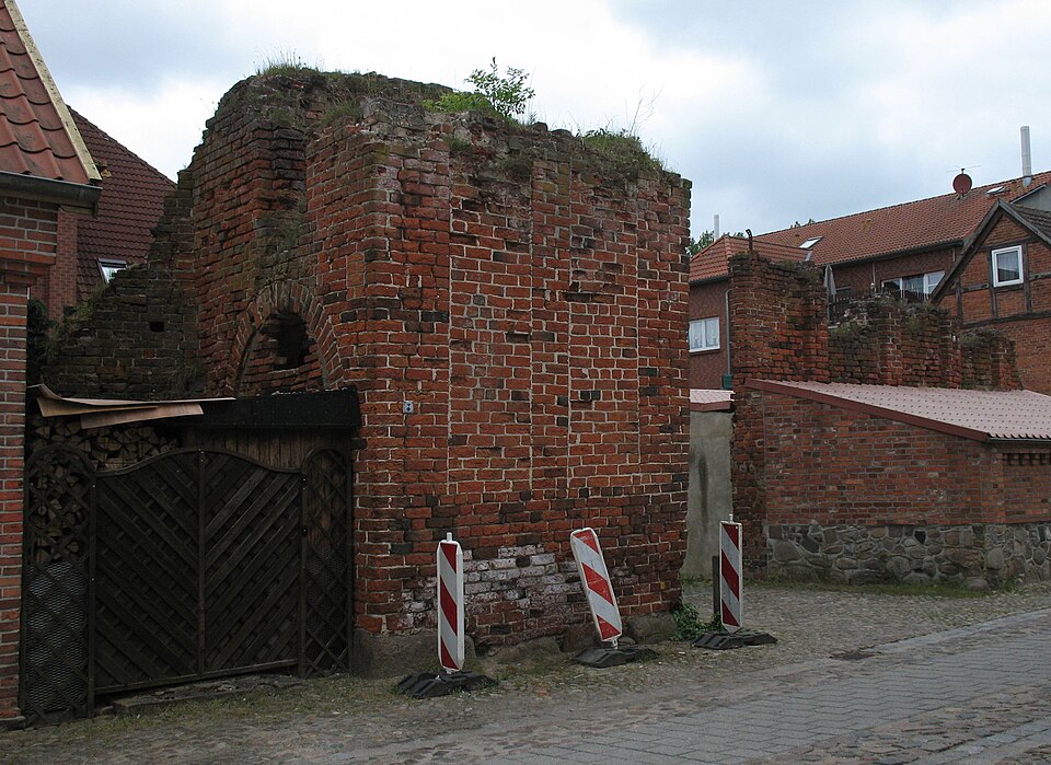 Fayl:Wittenburg Stadtmauer Wallstr.jpg