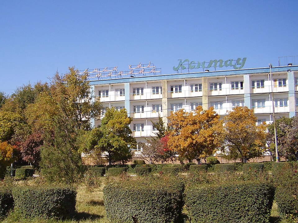 Fayl:Кентау. Центральная гостиница. 2007.10.JPG