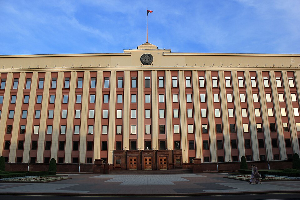 Fayl:Minsk Präsidentenpalast 1.JPG
