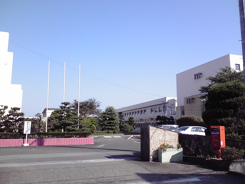 Fayl:Tsu city College.jpg