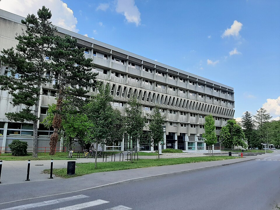 Fayl:UGA Faculté d'Economie de Grenoble.jpg