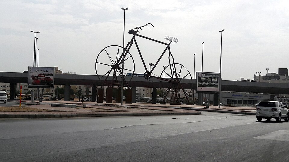 Fayl:Cycle Roundabout, Jeddah.jpg
