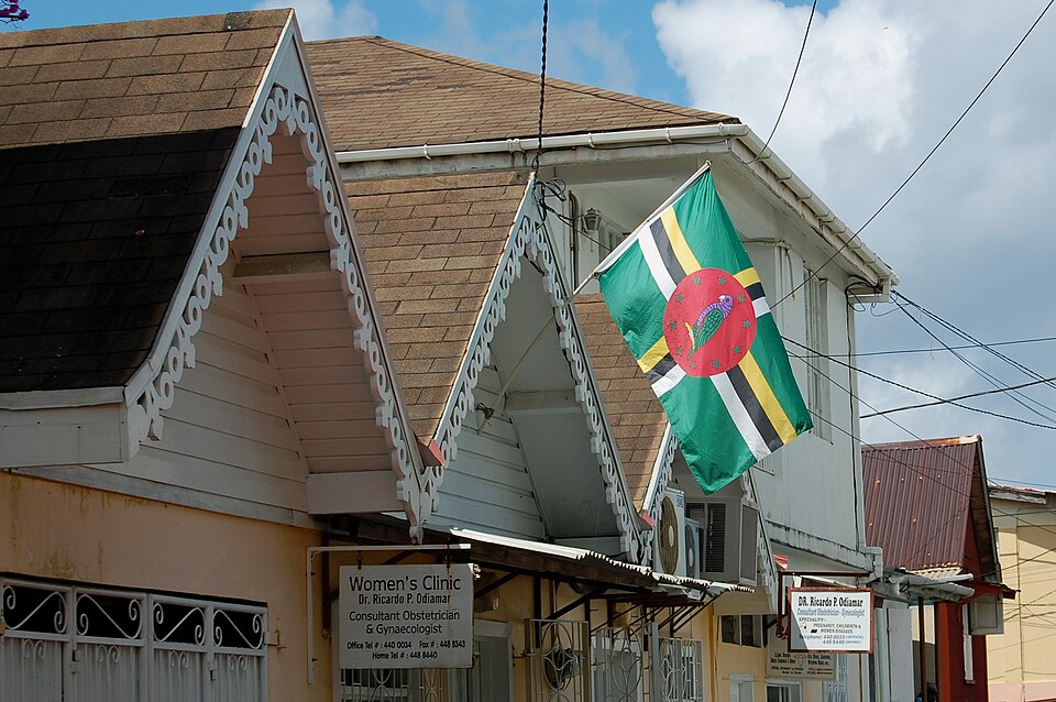 Fayl:Dominica flag.jpg