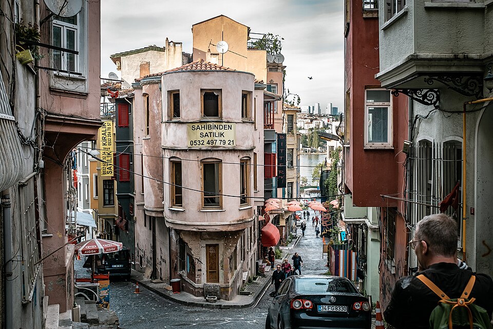 Fayl:IstanbulBalatStreet.jpg